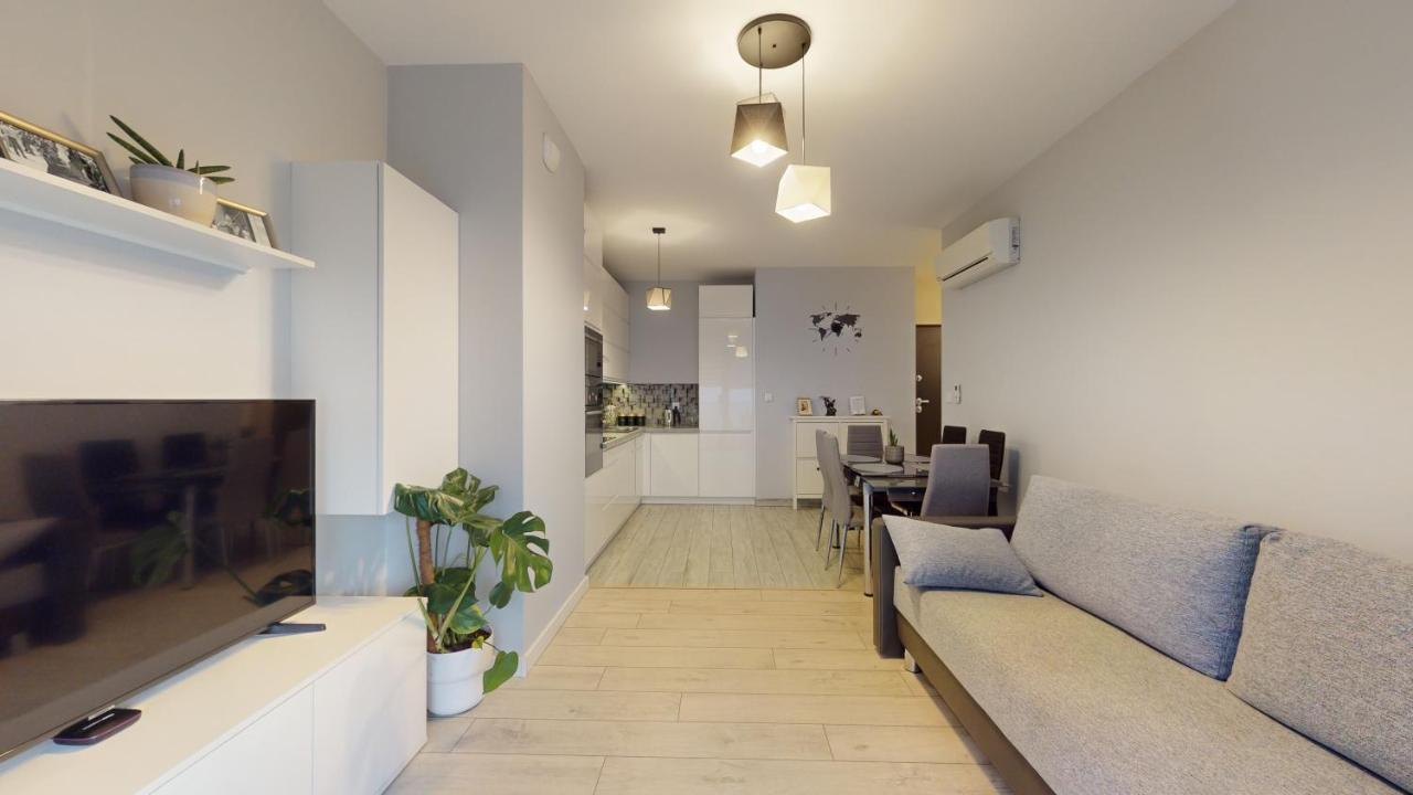 Family House Near The Market Square -Perfect For Family & Business Stays - Ksiecia Witolda Street 500 Steps To Market Square - 2 Bedrooms,2 Parking Places Wroclaw Ngoại thất bức ảnh
