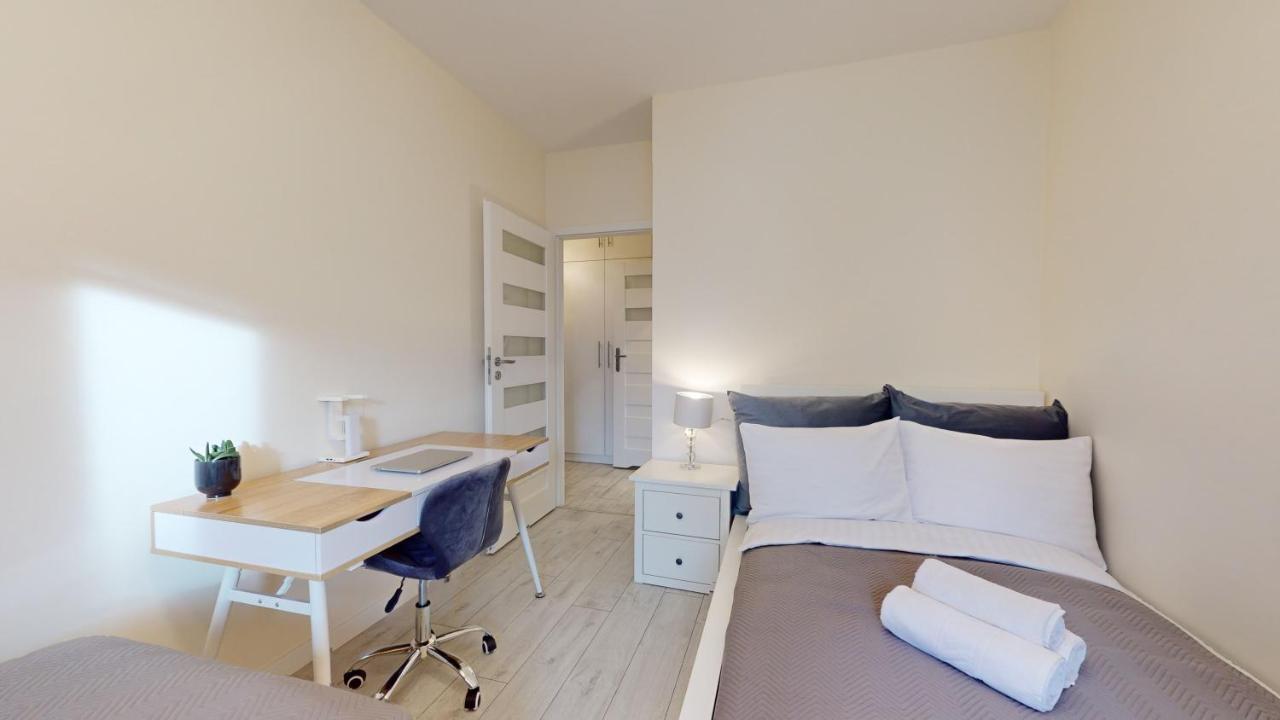 Family House Near The Market Square -Perfect For Family & Business Stays - Ksiecia Witolda Street 500 Steps To Market Square - 2 Bedrooms,2 Parking Places Wroclaw Ngoại thất bức ảnh