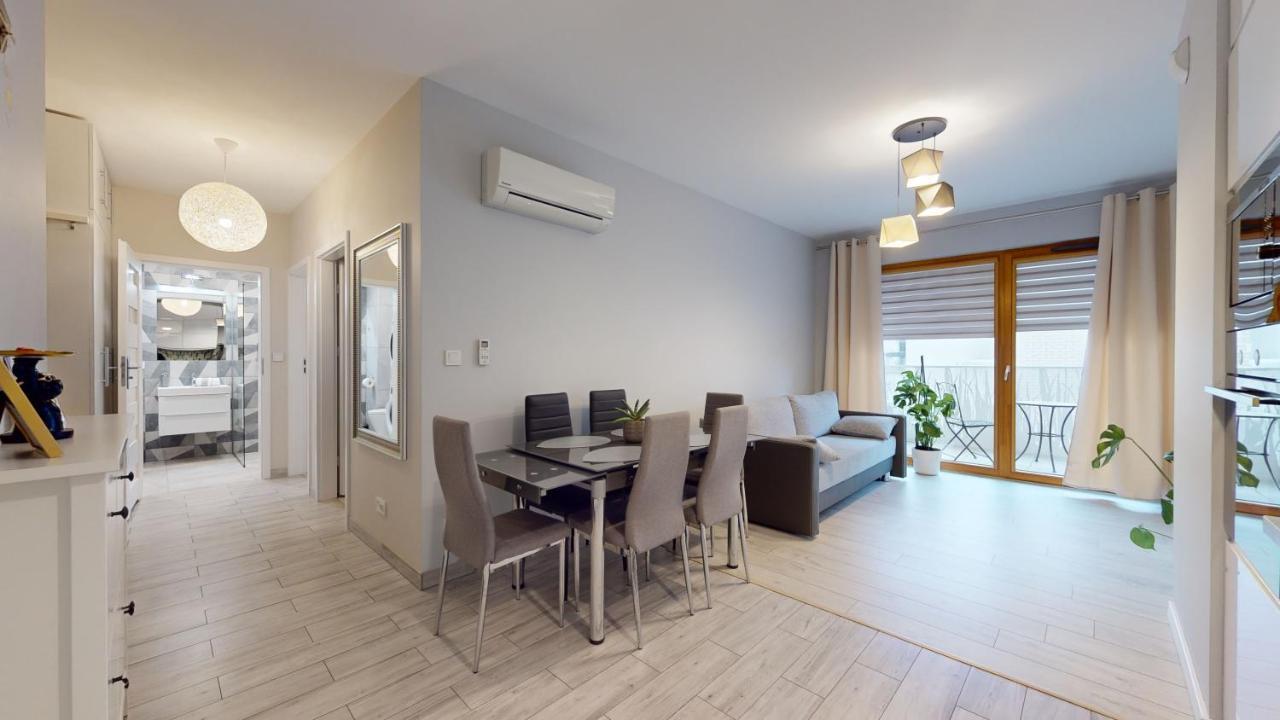 Family House Near The Market Square -Perfect For Family & Business Stays - Ksiecia Witolda Street 500 Steps To Market Square - 2 Bedrooms,2 Parking Places Wroclaw Ngoại thất bức ảnh