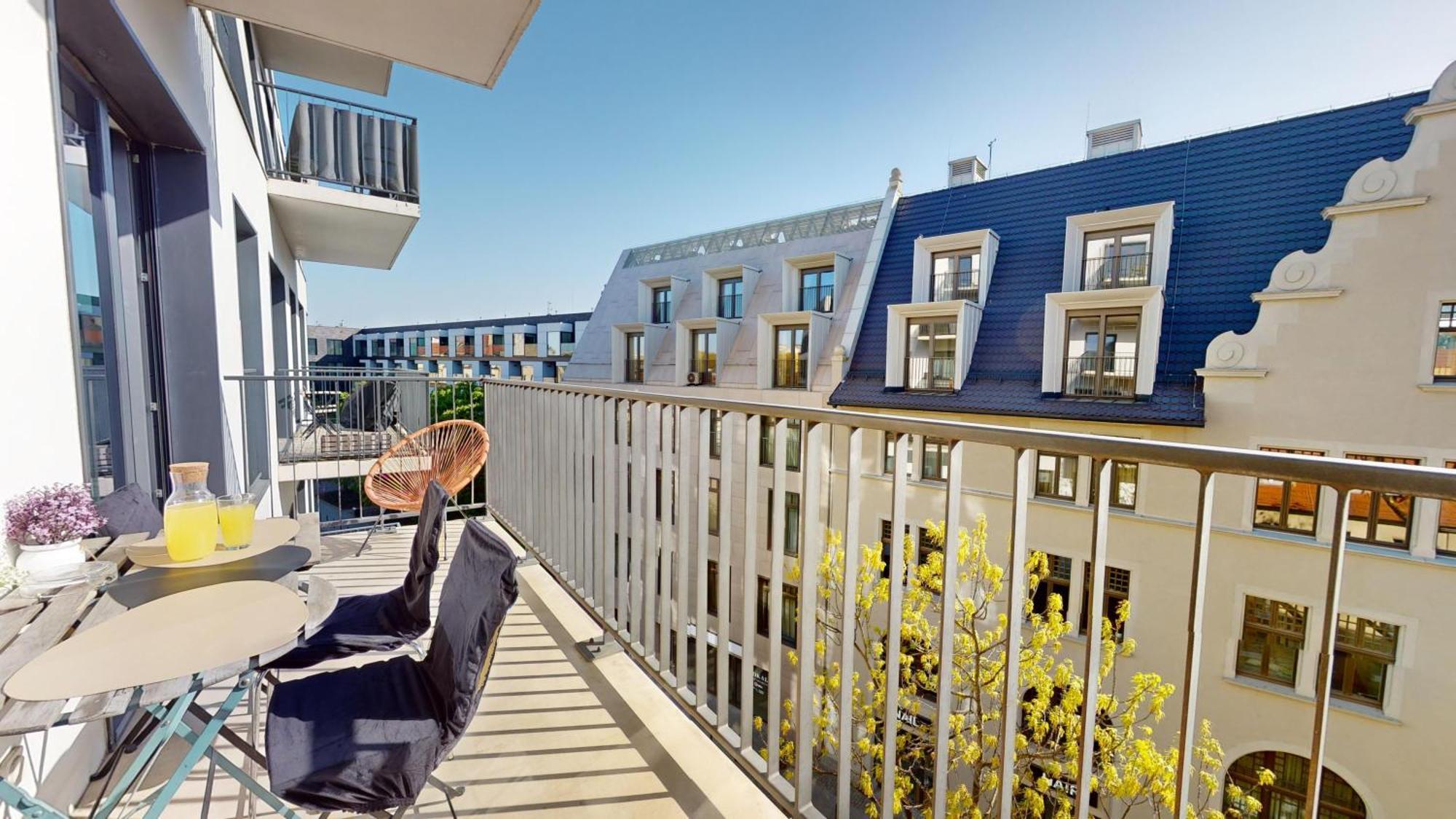 Family House Near The Market Square -Perfect For Family & Business Stays - Ksiecia Witolda Street 500 Steps To Market Square - 2 Bedrooms,2 Parking Places Wroclaw Ngoại thất bức ảnh